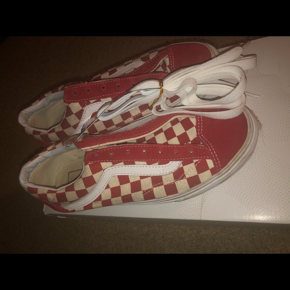 Vans check
